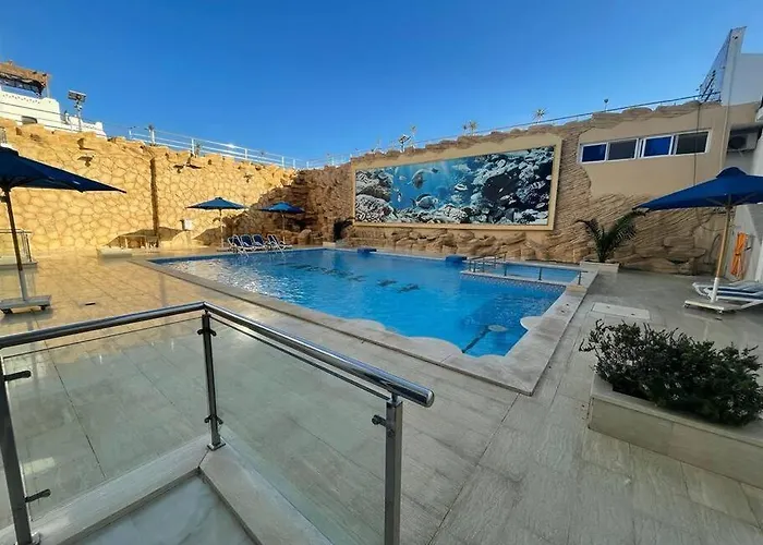 Apartment Beautiful 3-bedroom On The Ground Floor With Personal Backyard Area And Terrace With Direct Pool Access And Pool View *