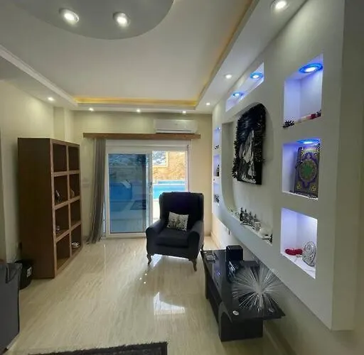 Apartment Beautiful 3-bedroom On The Ground Floor With Personal Backyard Area And Terrace With Direct Pool Access And Pool View *