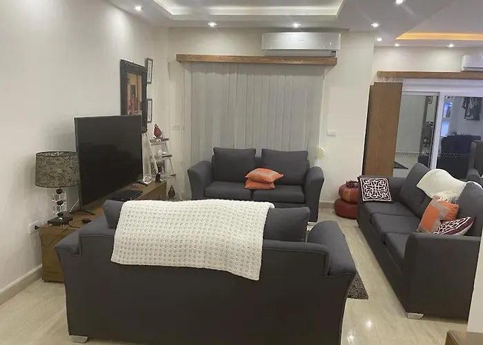 Beautiful 3-bedroom On The Ground Floor With Personal Backyard Area And Terrace With Direct Pool Access And Pool View Apartment *