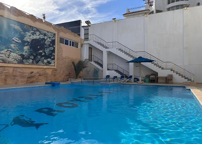 Beautiful 3-bedroom On The Ground Floor With Personal Backyard Area And Terrace With Direct Pool Access And Pool View Apartment *