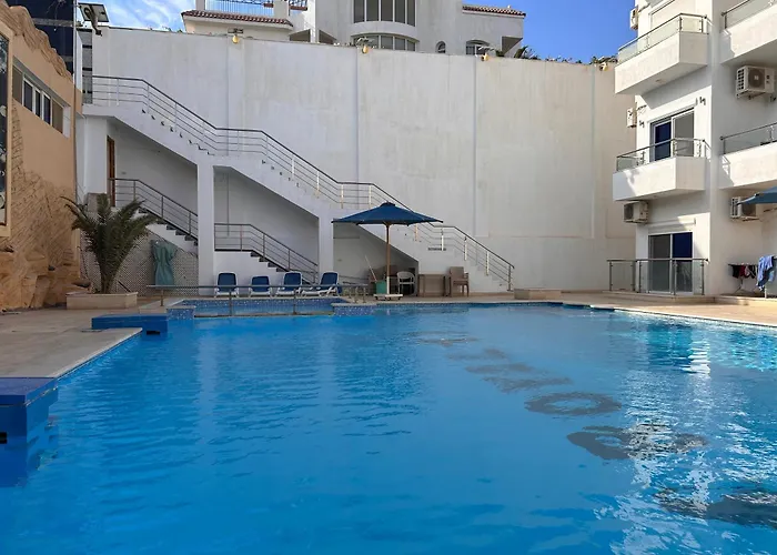 Apartment Beautiful 3-bedroom On The Ground Floor With Personal Backyard Area And Terrace With Direct Pool Access And Pool View *